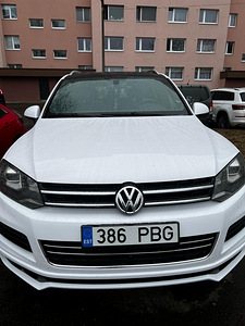 Volkswagen Tuareg 2012 (8 foto / 15)