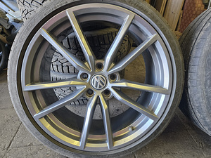 R19 5 X 112 et 50 Оригинальные Pretoria / 235/35/19 Goodyear (3 фото из 10)