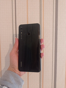 Huawei Y9 (1 foto / 2)