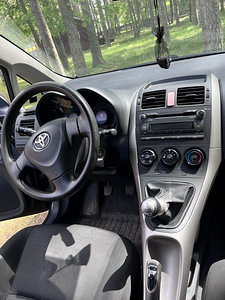 Müüa Toyota Auris 1.4 71kW bensiin manuaal (2008 (12 foto / 15)