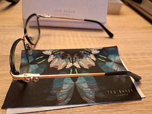 Ted Baker prilliraamid (5 foto / 9)