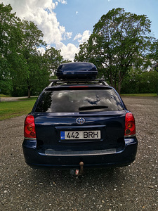 Toyota Avensis (6 foto / 14)