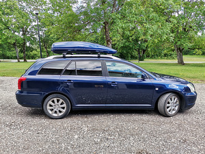 Toyota Avensis (8 foto / 14)