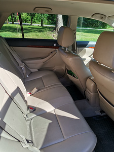 Toyota Avensis (13 foto / 14)