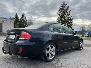 Subaru Legacy 2007 бензин (3 фото из 6)