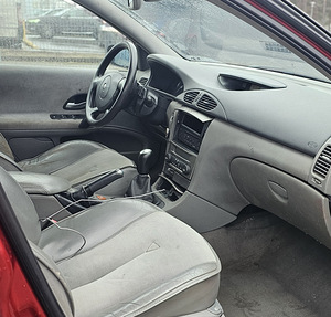 RENAULT LAGUNA (7 фото из 9)