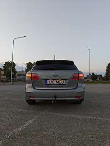 Toyota Avensis (6 foto / 12)