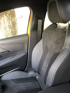 Peugeot 208 GT 2022 (5 foto / 15)