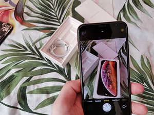 Apple iPhone XS 256 ГБ (10 фото из 10)