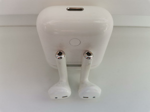 Airpods 2 2019 (6 фото из 8)