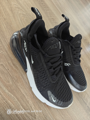 Nike Air 270