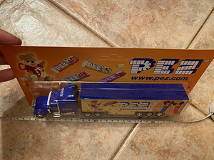 2003 aasta PEZ kinnises pakis uus mudelauto. (3 foto / 6)