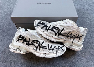 Balenciaga кроссовки (3 фото из 3)