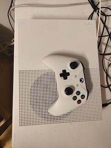 Xbox One S (2 фото из 2)