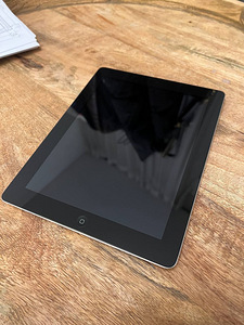 iPad, черный, 16 ГБ (1 фото из 3)