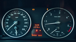 BMW X5 XDrive 35D (9 foto / 15)
