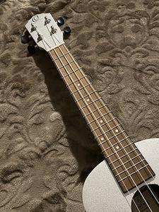 Ukulele (2 foto / 4)
