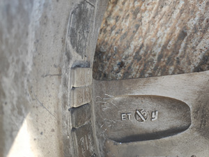 Toyota Avensis valuveljed+ rehvid (9 foto / 10)