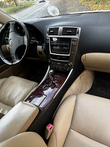 Lexus IS 250 153 kW (5 foto / 10)