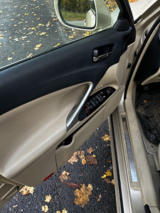 Lexus IS 250 153 kW (8 foto / 10)