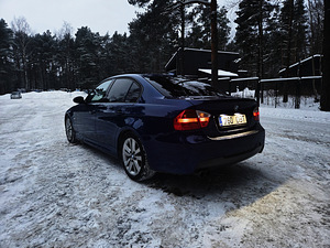Продается BMW 325d 145кВт E90 M-пакет, механика (5 фото из 11)