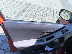 Toyota yaris 1.3 (8 foto / 15)