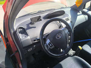 Toyota yaris 1.3 (10 foto / 15)