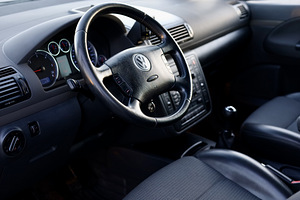 VOLKSWAGEN SHARAN 2.0 103kW Manuaal (8 foto / 14)