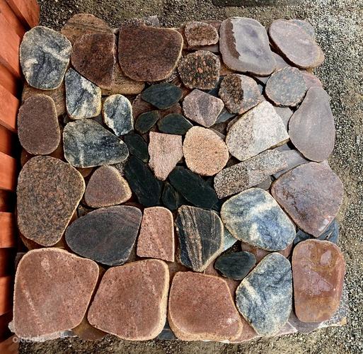 Каменные плиты и краеугольные камни (фото #3)
