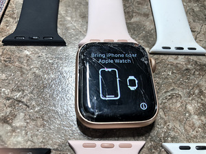 Apple Watch SE 40MM Gold GPS (2 foto / 8)