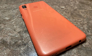 Samsung Galaxy A20e 3/32GB Coral Orange (2 foto / 3)