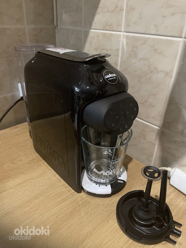 Капсульная кофеварка Lavazza A Modo Mio Desea, черная (фото #2)