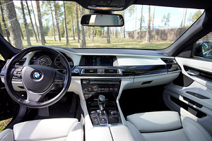 BMW 740 Individual XDRIVE 3.0 225kW (8 foto / 15)