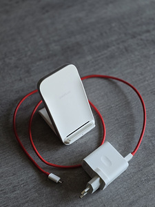 Oneplus juhtmevaba laadija (Warp 50 Wireless Supercharger) (2 foto / 2)