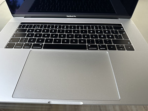MacBook Pro 2018 Retina 15" 4xUSB- C - Core i9 2.9GHz / 16GB (3 foto / 10)