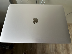 MacBook Pro 2018 Retina 15" 4xUSB- C - Core i9 2.9GHz / 16GB (4 foto / 10)