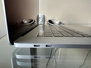 MacBook Pro 2018 Retina 15" 4xUSB- C - Core i9 2.9GHz / 16GB (6 foto / 10)