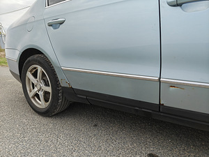 Helesinine automaatkastiga Volkswagen Passat 2005 (11 foto / 15)