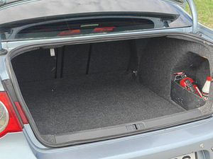 Helesinine automaatkastiga Volkswagen Passat 2005 (15 foto / 15)