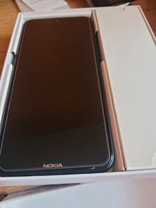 Mobiiltelefon Nokia X10 (3 foto / 3)