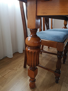 Antiik tammepuidust laud 4 toolidega (4 foto / 7)