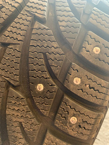 Шины для снегаШины для снегаRoadX RXFrost WH12 225/45/R17 (7 фото из 7)