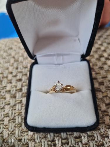 Золотое кольцо с брилиантом (фото #1)