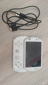 PSP GO N1004 (2 foto / 3)