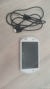 PSP GO N1004 (3 foto / 3)