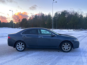 Honda Accord (6 foto / 15)