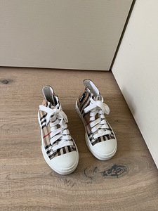 Кроссовки Burberry (2 фото из 6)