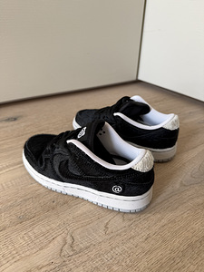 Nike & Bearbrick sneakers (4 foto / 7)