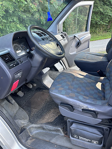 Mercedes-Benz Vito (7 foto / 12)