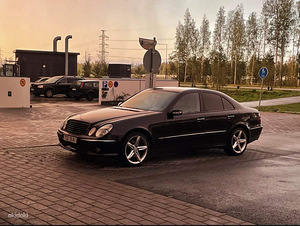 Mercedes-Benz e320 (3 foto / 6)